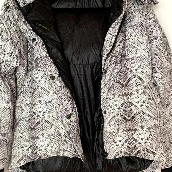 Varley Highland Puffer in Snakeskin - Picture 14 of 16